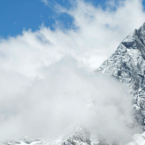 Trý fólk afturat latið lív á Mount Everest