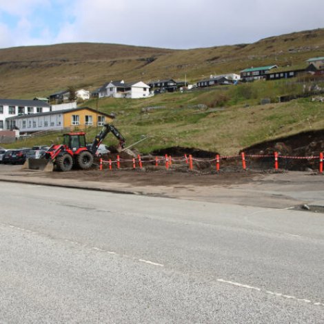 Fara nú undir at loysa ferðslutrupulleikan