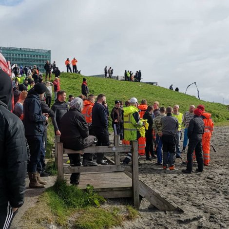 Bíða við grindini undir Argjalandinum