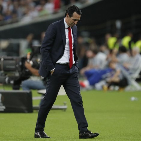 Unai Emery tók yvir fyri Arsene Wenger seinasta summar, men hóast nøkur góð úrslit í farna kappingarárið, hevur tað ongantíð verið heilt væleydnað hjá spaniólanum (Mynd: EPA)