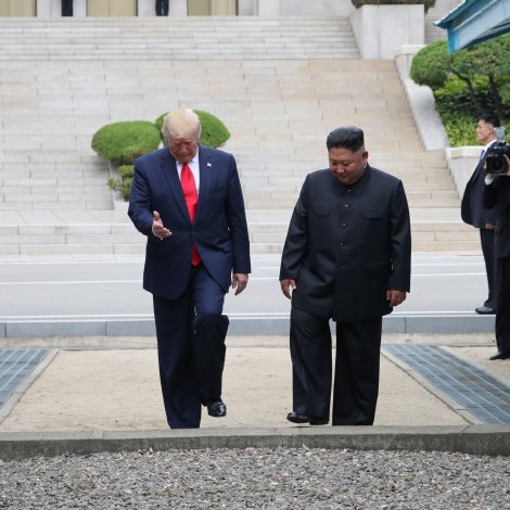 Kim Jong-un komin upp á veggin í Hvítu Húsunum