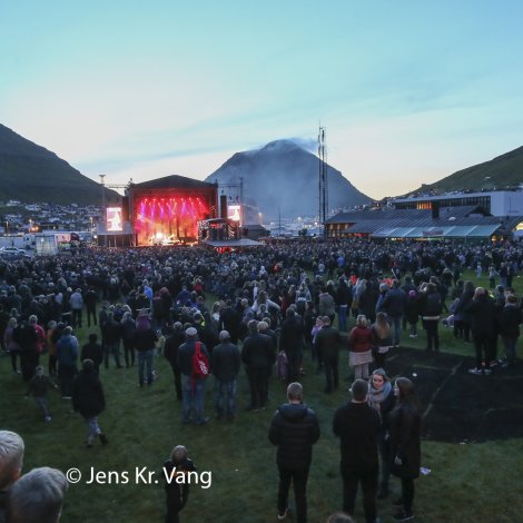 Eingin konsert fyrr enn fótbólturin er liðugur: Her er skráin fyri í kvøld