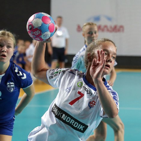 Jana Mittún gjørdist toppskjútti við sjey málum ímóti Finnlandi fyrrapartin (Mynd:17ehf.geohandball.ge)