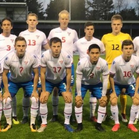 U19-landsliðið, sum í fjør var til EM-undankapping í Írlandi. Í ár skulu U19-menninir til undankapping í Danmark - Mynd: fsf.fo