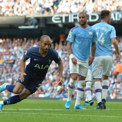 Málið hjá Lucas Moura, við hansara fyrstu nerting, forðaði City at vinna sín átjanda Premier League-dyst á rað og koma uppá seks stig (Mynd: EPA)