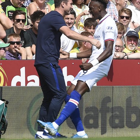 Lampard og Abraham kundu fegnast á Carrow Road í dag (Mynd: EPA)