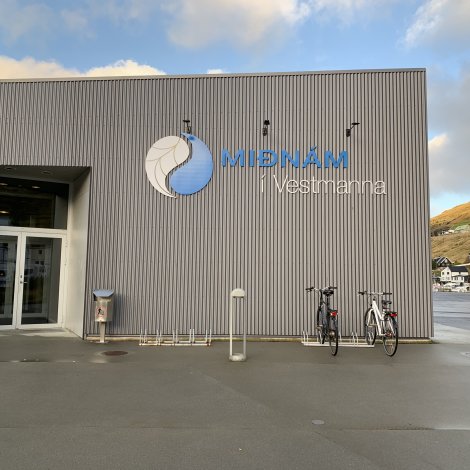 - Skerjið ikki bussambandið millum Vágar og Vestmanna