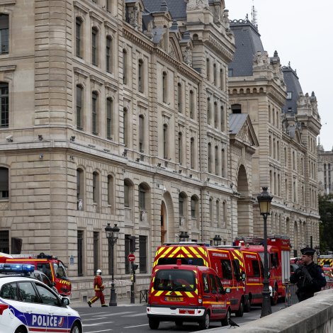 Fýra løgreglumenn dripnir í Paris