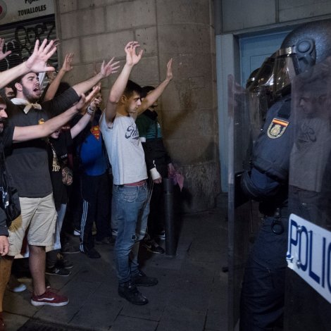 Ófriður í Barcelona eftir fongsulsrevsing til politikarar
