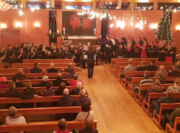 Til konsertina í fjør (Mynd: Hoyvíkar Kirkja)