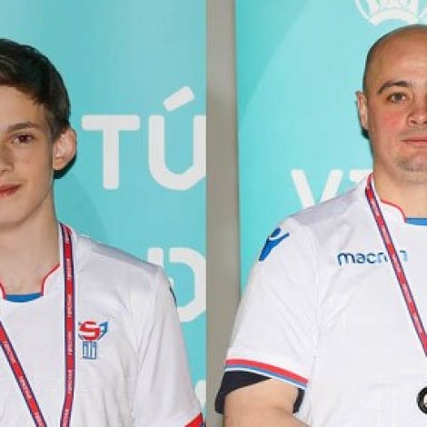 Martin Heldarskarð og Heðin Egholm Skov, fyrstu føroyameistarar í eFótbólti - (Mynd: Bjarni Enghamar / fsf.fo)