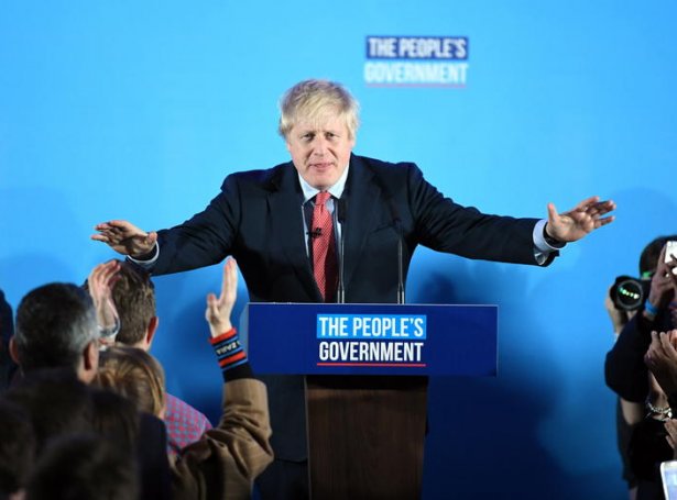 Boris Johnson heldur røðu eftir valsigur (Mynd: EPA)