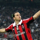 Zlatan Ibrahimovic er á veg til AC Milan, sum hann spældi fyri frá 2010-12 (Mynd :EPA)