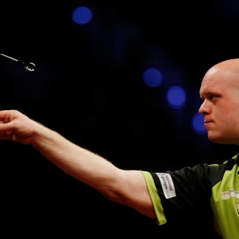 Michael van Gerwen er favorittur at vinna HM (Mynd: EPA)