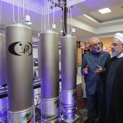 Iran traðkar enn longur úr atomavtaluni