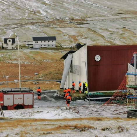 Tekjan á fimleikahøllini á Viðareiði farin í vindinum