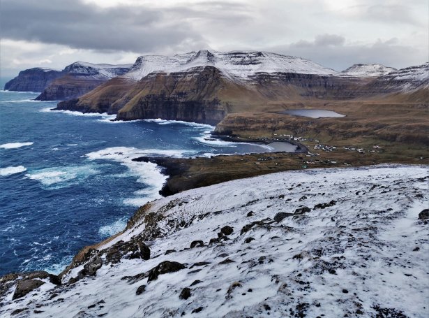 Fámjin og Kirkjuvatn av Reyðabakka