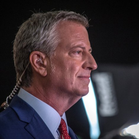 Bill de Blasio stuðlar Bernie Sanders