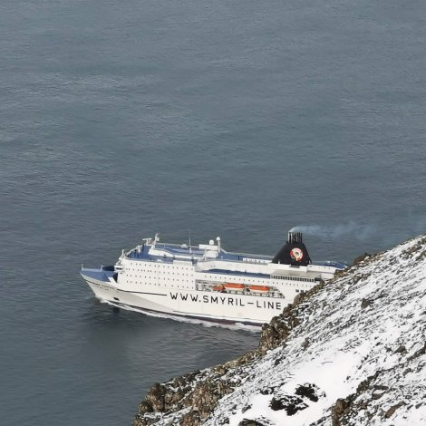 Flyta heilsustarvsfólk við tyrlu at kanna ferðafólk við Norrønu