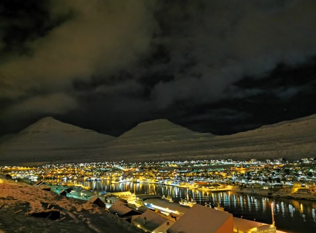 Háfjall, Brúnaskarð, Hálgafelli og Hálsurin (Mynd: Pól Sundskarð)