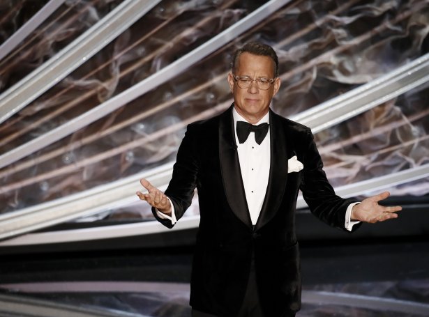 Tom Hanks avmyndur til Oscar-virðislønarhandanina í februar (Mynd: EPA)