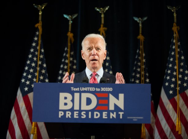 Joe Biden hevur lagt seg greitt á odda (Mynd: EPA)