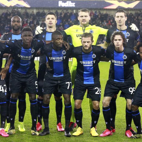 Club Brugge undan UEFA Europa League-dystinum móti Manchester United í februar. UEFA ynskir, at øll londini spæla kappingarárið 2019/2020 liðugt (Mynd: EPA)