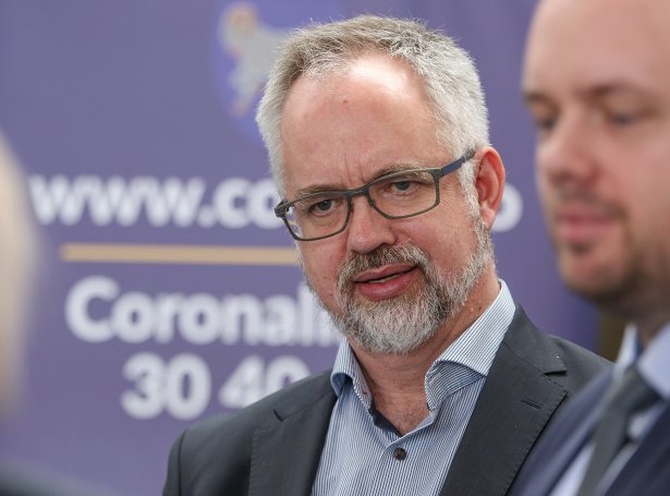 Royndi aðalstjórin Poul Geert Hansen var annars ein av teimum, sum skuldi út 1. desember (Savnsmynd: Sverri Egholm)