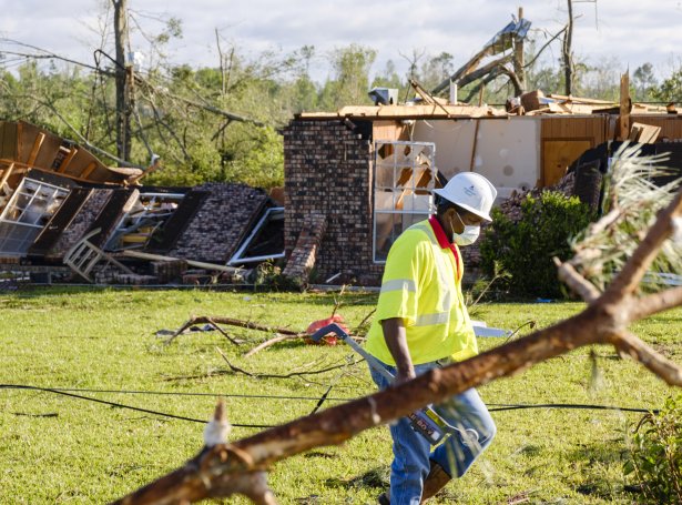 Býurin Soso í Mississippi varð hart raktur (Mynd: EPA)