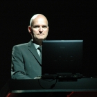 Florian Schneider, annar av Kraftwerk-stovnarunum, deyður