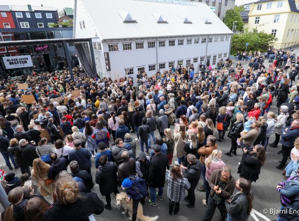 Frá mótmælistiltakinum í vikuskiftinum (Mynd: Bjarni Enghamar)