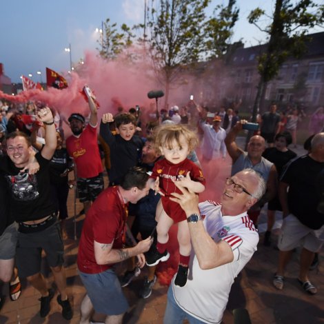 Frøi í Liverpool í kvøld (Mynd: EPA)
