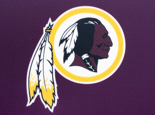 Búmerki hjá Washington Redskins uttanfyri FedEx field, har liðið spælur sínar heimadystir. (Mynd: EPA)
