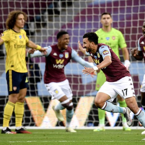 Trezeguet skoraði einsamalla málið í dystinum á Villa Park í gjárkvøldið (Mynd: EPA)
