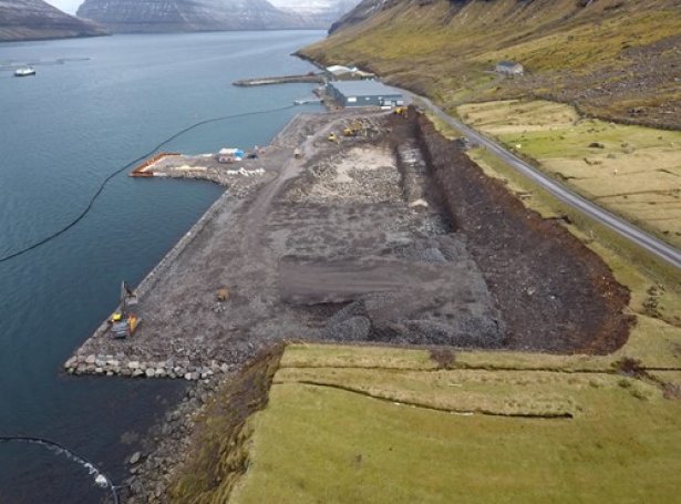 Lendið er klárt, og útbyggingin av smoltstøðini fer í gongd í næstum