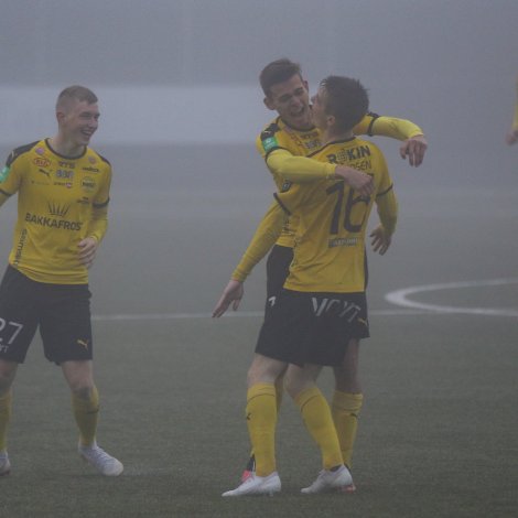 NSÍ vann 5-1 á Barry Town seinasta hóskvøld á Svangaskarði og spældi seg harvið víðari í Europa League (Mynd: Sverri Egholm)