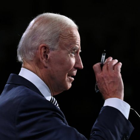 Biden: Amerikanarar fáa 1.400 dollarar afturat og minstalønin hækkar til 15 dollarar