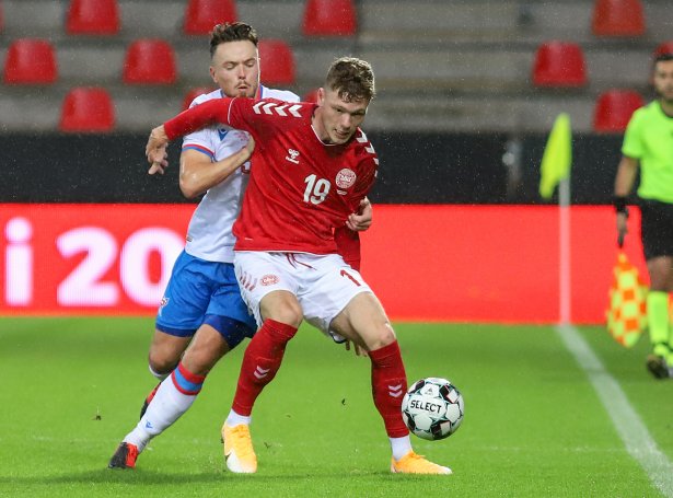 Andreas Skov Olsen og Danmark vunnu 4-0 á Føroyum í venjingardysti fyri tveimum mánaði síðani (Mynd: Sverri Egholm)
