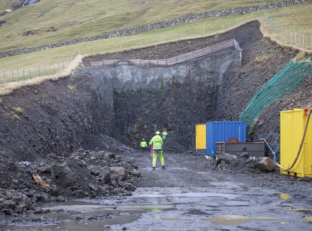 Seinasti parturin verður boðin út innan næstu vikurnar. Síðani byrjar arbeiðið við el og trygd eftir ætlan í vetur (Savnsmynd: Sverri Egholm)