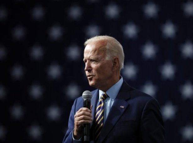 Amerikanski forsetin Joe Biden og forsetafrúan Jill Biden fingu sjálvi korona í august, men tey gjørdust tó ikki álvarsliga sjúk. (Mynd: EPA)