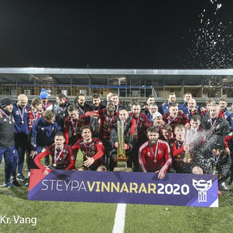 HB hevur havt eitt frálíkt kappingarár, og hetta var triðja árið á rað við steypi til besta mansliðið (Mynd: Jens Kr. Vang)