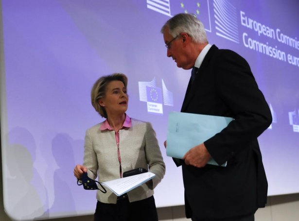 Ursula von der Leyen og Michel Barnier (Mynd: EPA)