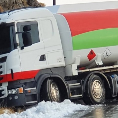 Oljubilur fór útav í Miðvági
