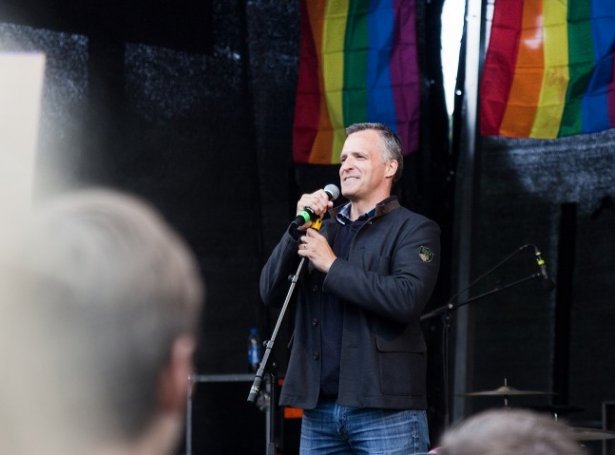 Rufus Gifford á Pride-tiltakinum á Vaglinum í 2016 (Savnsmynd: Sverri Egholm)