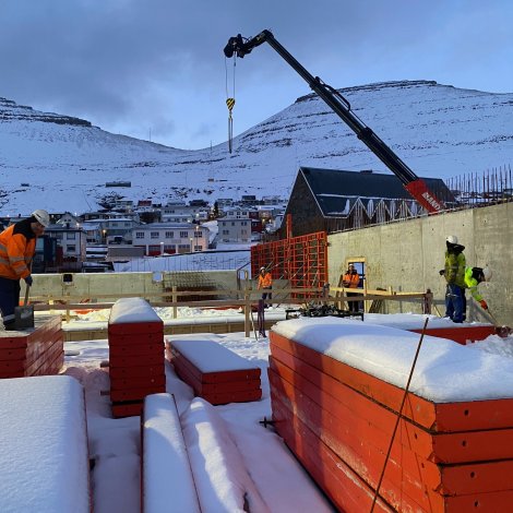 Mentanarhúsið í Klaksvík: Nú kemur ferð á