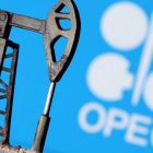 Oljuprísur lækkar undan OPEC+ fundi