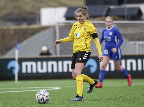 Heidi Sevdal í dysti í Klaksvík - nú verður vøllurin við Djúpumýru heimavøllur hjá einari av teimum fremstu í føroyskum kvinnufótbólti yvirhøvur (Savnsmynd: Sverri Egholm)