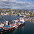 Yvirtaka pakkhúsið hjá Faroe Ship á Eystaru bryggju