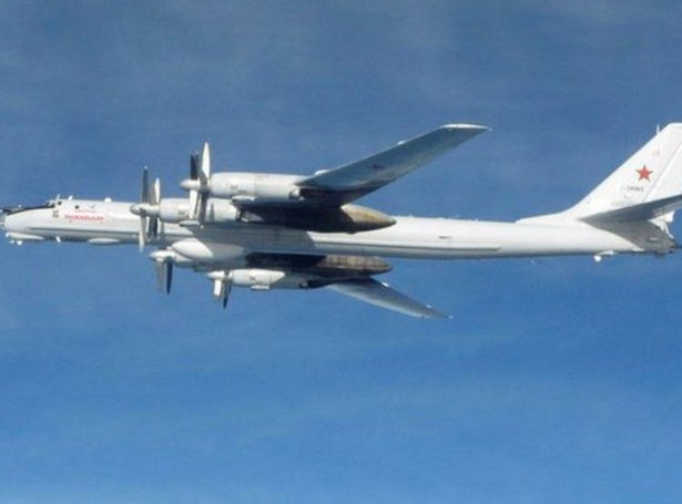 Tu-142 hjá russiska flogvápninum (Mynd: Ministery of Defence / BBC)