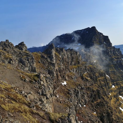 Myndir: Knúkur omanfyri Múla í góðveðrinum